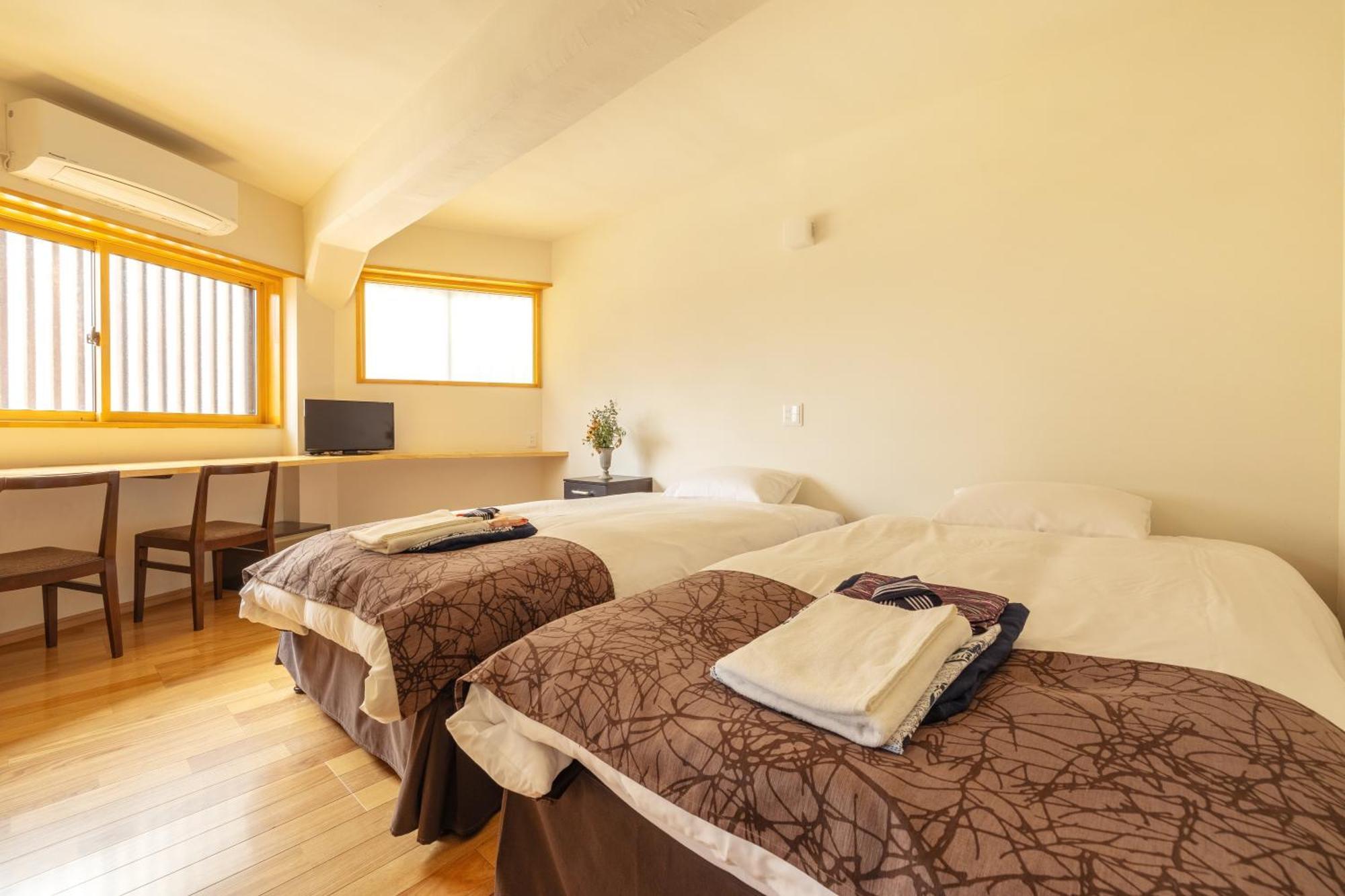 Corner House Apartment *